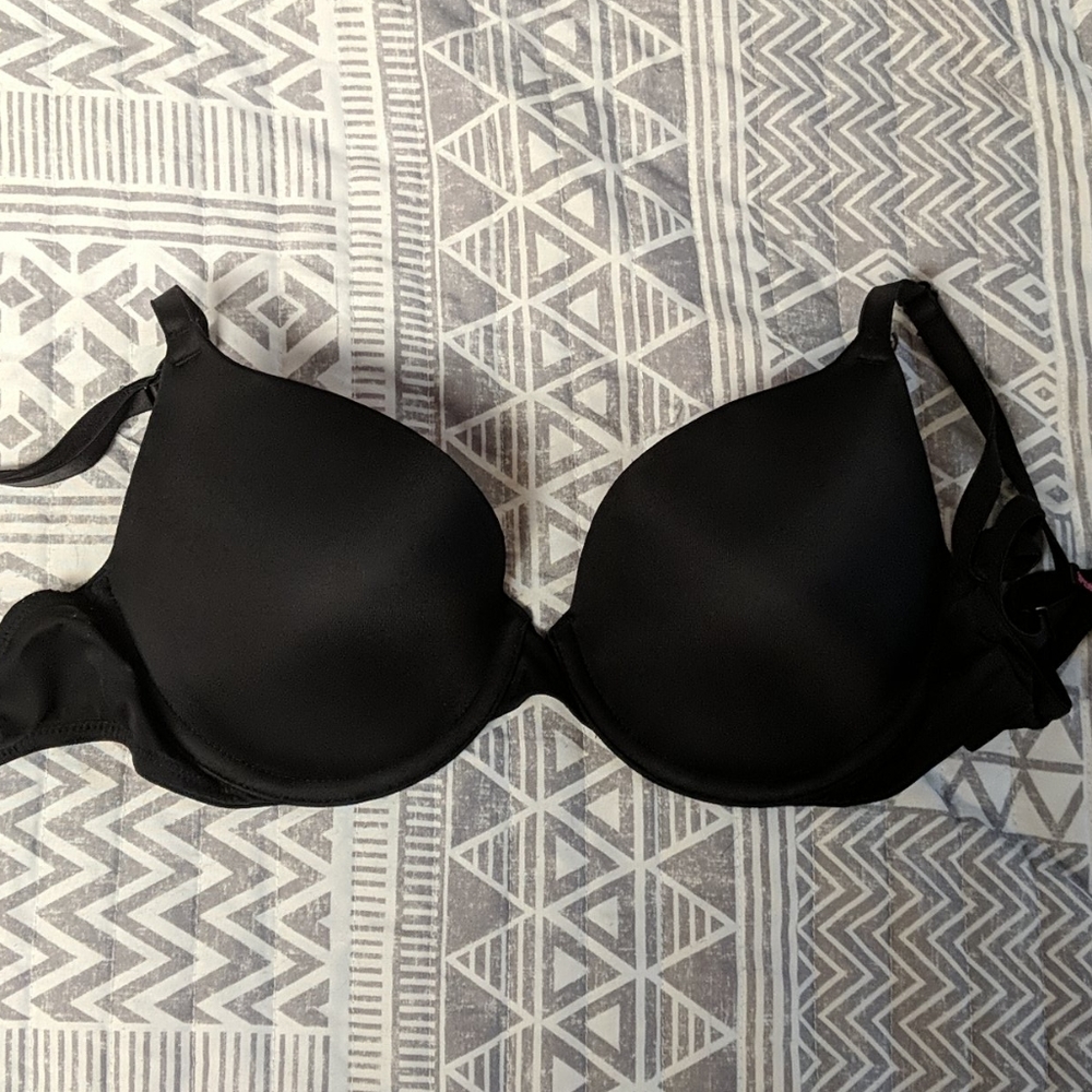 VS Black T shirt bra
